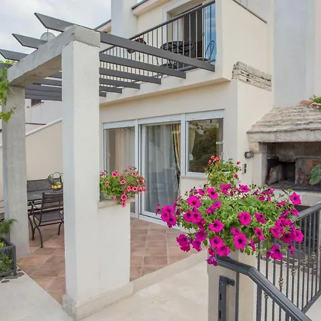 Ferienhaus House Suzi1 *